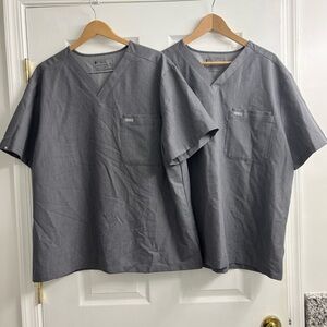 2 - Figs Leon Scrub Top Men’s XXL Graphite Grey Healthcare Uniform Set of Two